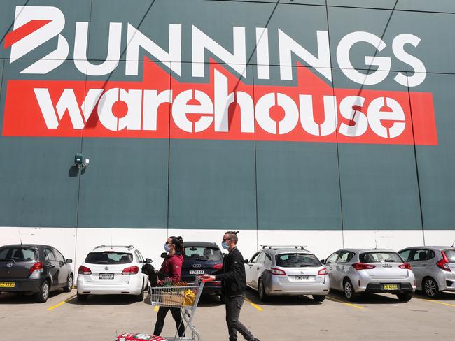 SYDNEY, AUSTRALIA - NewsWire Photos, SEPTEMBER, 27 2021: People are seen at Bunnings in Alexandria as Covid-19 restrictions ease in Sydney. Picture: NCA NewsWire / Gaye Gerard