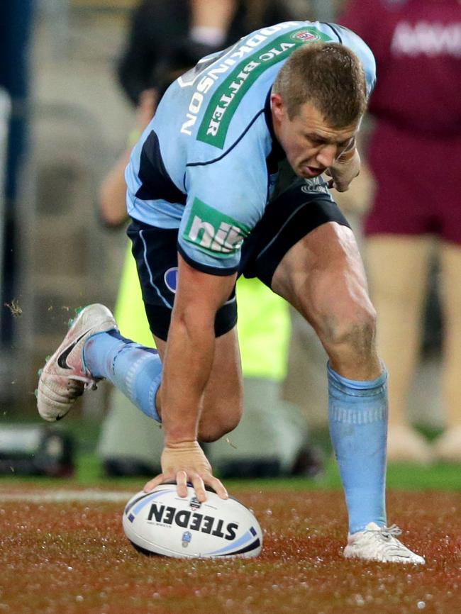 Trent Hodkinson scores the winning try for NSW in 2014. Picture: Gregg Porteous