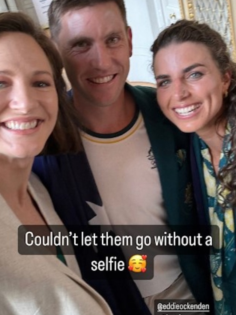 Jessica Fox has shared a touching photo of her with fellow flag bearer Eddie Ockenden and former flag bearer Cate Campbell. Picture: Supplied