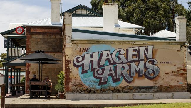 The Hagen Arms’s iconic painted sign at Echunga.