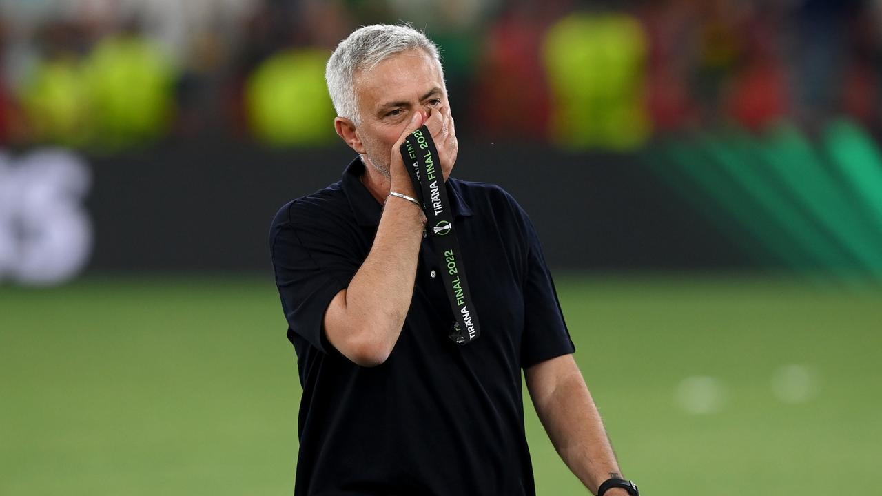 Jose Mourinho menangis setelah Roma mengalahkan Feyenoord, hasil, sorotan, reaksi