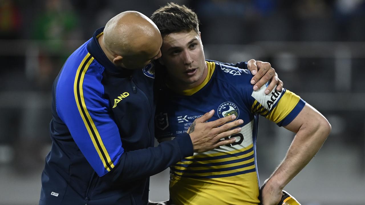 Brad Arthur consoles Mitch Moses after a match. Picture: NRL Imagery