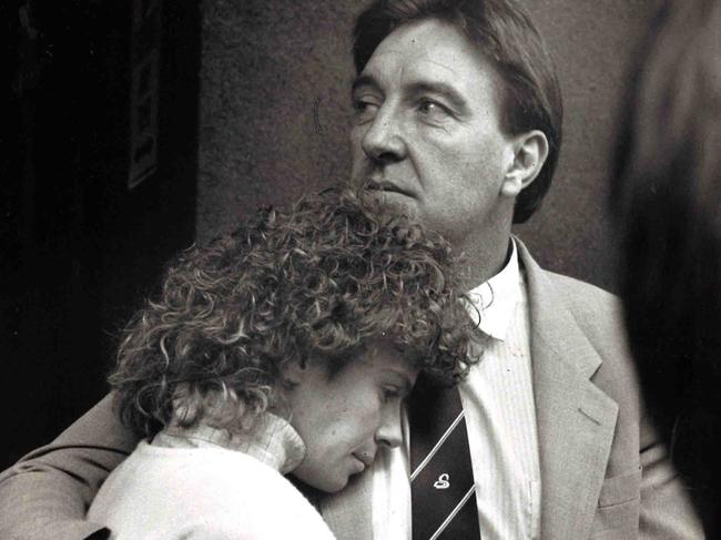 Fred Cook with Sally Desmond outside a Melbourne court in 1989.