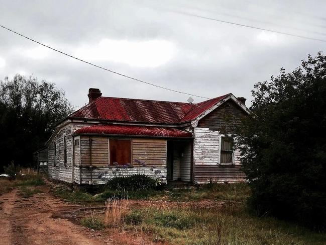 Alannah Hill's childhood home was a rundown house in Scotts Rd, Geeveston.