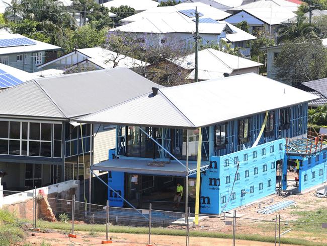 GENERIC BUILDING SHOTS. labourer, builder, building, site, Eagle Farm, real estate, housing, construction. Photo: Jodie Richter