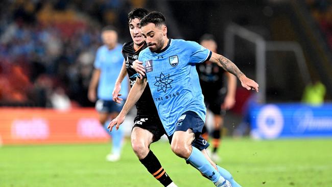 Sydney FC’s Anthony Caceres hopes to get the better of his former club on Friday night. Picture: Bradley Kanaris/Getty Images