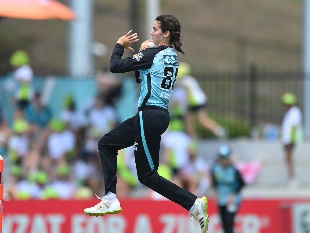 Charli Knott (pictured here bowling for Brisbane Heat) will captain Australia A in their upcoming Test match against India A. Photo by Albert Perez/Getty Images)