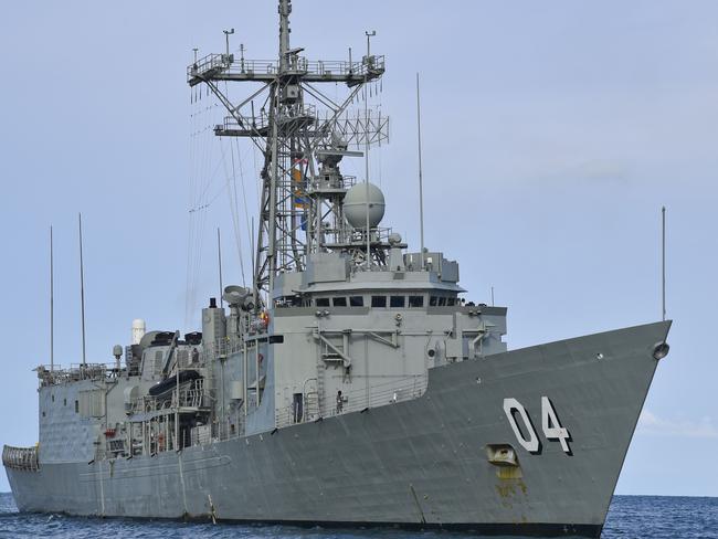 HMAS Darwin began her final passage into Darwin Harbour on Wednesday, November 1, 2017. After 33 years of service and more than a million nautical miles, the warship has farewelled her namesake city before decommissioning next month in Sydney. (AAP Image/Lucy Hughes Jones) NO ARCHIVING