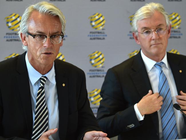 Football Federation Australia chairman Steven Lowy (R) and chief executive officer David Gallop (L) take part in a press conference at the federation's head office in Sydney on November 30, 2017. / AFP PHOTO / PETER PARKS / --IMAGE RESTRICTED TO EDITORIAL USE - STRICTLY NO COMMERCIAL USE--