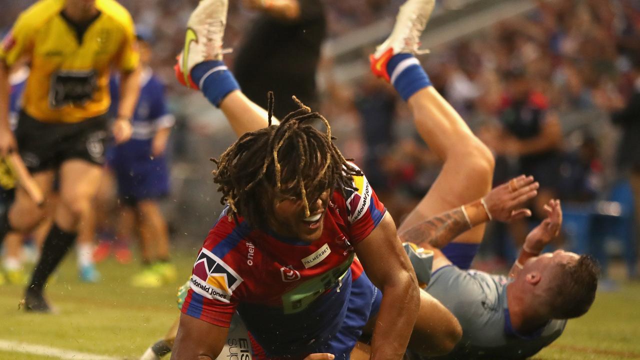 NEWCASTLE, AUSTRALIA - FEBRUARY 21: Dominic Young of the Knights scores a try during the NRL Trial match between the Canterbury Bulldogs and the Newcastle Knights at McDonald Jones Stadium on February 21, 2022 in Newcastle, Australia. (Photo by Ashley Feder/Getty Images)