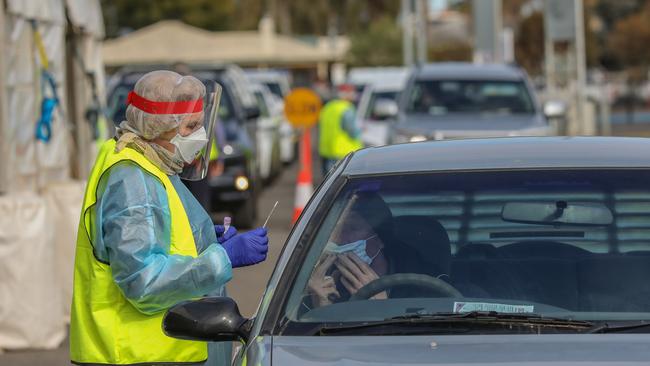 A drive-through testing site checkpoint in Mildura on the NSW/\-Victoria border. Picture: NCA NewsWire/Darren Seiler