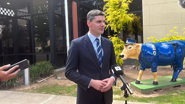 Shepparton detective Senior Sergeant Lance Wiltshire speaks to media outside the Shepparton police station. Picture: Oscar Jaeger