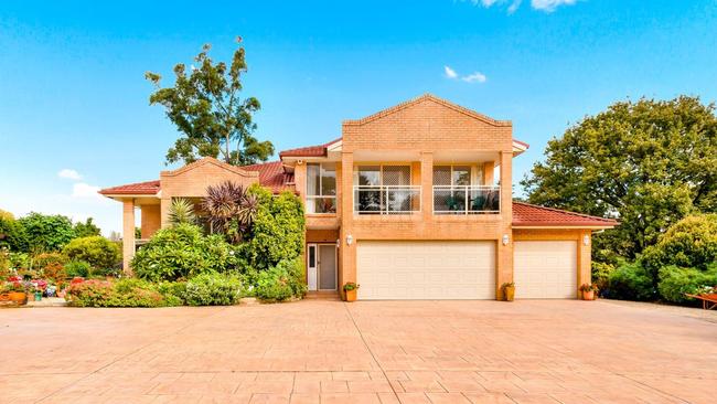 This Dural house recently sold for nearly $300,000 below the list price.