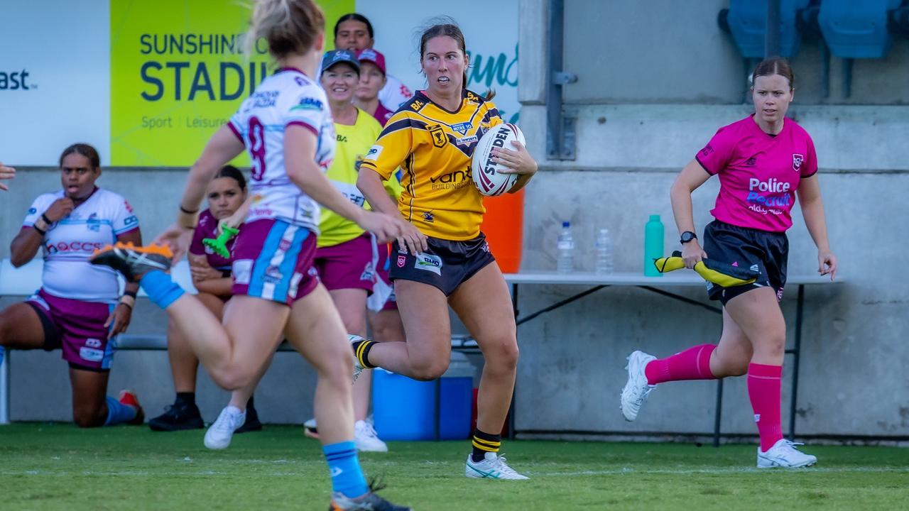 Sunshine Coast Falcons player Makayla Henry in action. Picture: Phil Bradeley.