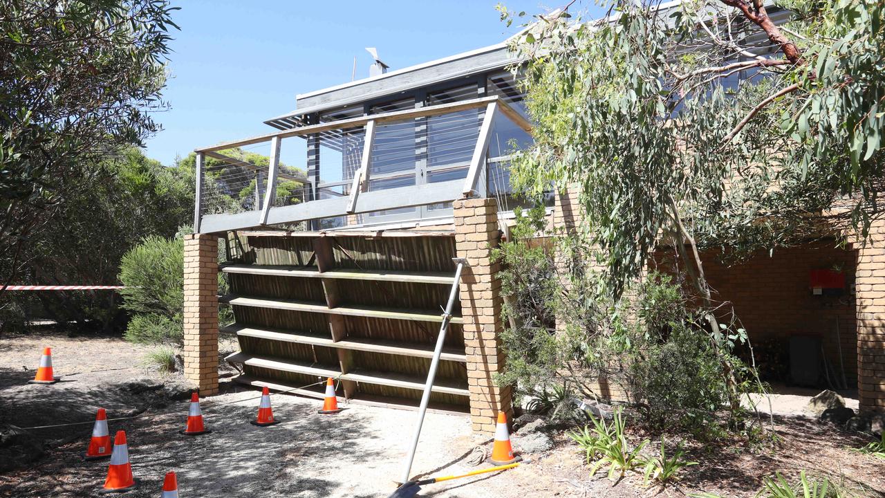 Outdoor lunch disaster: Eight hurt in Anglesea balcony collapse