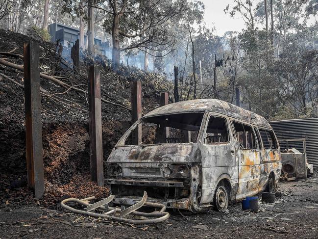 Bushfires Wye River. Karingal Drive. Picture: Jake Nowakowski