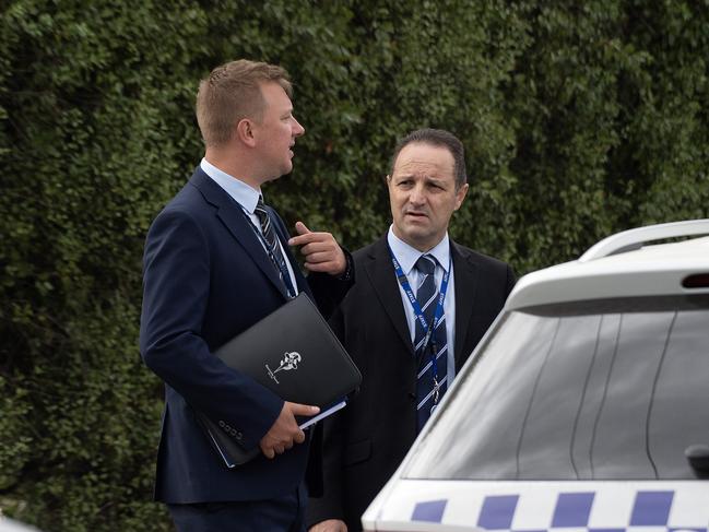 Detective Senior Sergeant Danny Travaglini, right, at the murder scene. Picture: NCA Newswire / Nicki Connolly