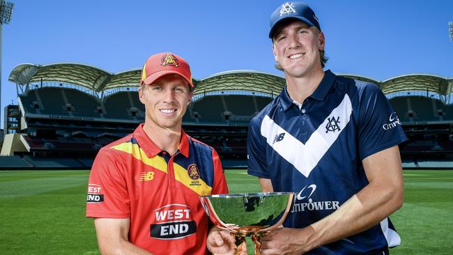 ADELAIDE, AUSTRALIA - FEBRUARY 28:Nathan McSweeney captain of South Australia  and Will Sutherland captain of Victoria   with the Dean Jones Trophy during the One Day Cup Final captain's call at Adelaide Oval on February 28, 2025 in Adelaide, Australia. (Photo by Mark Brake/Getty Images)