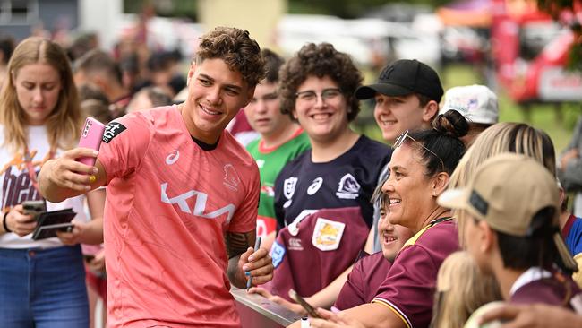 25/9/2023: Reece Walsh signs autographs and during selfies the fans during a Broncos fan training session at the Red Hill, Brisbane. pic: Lyndon Mechielsen/Courier Mail