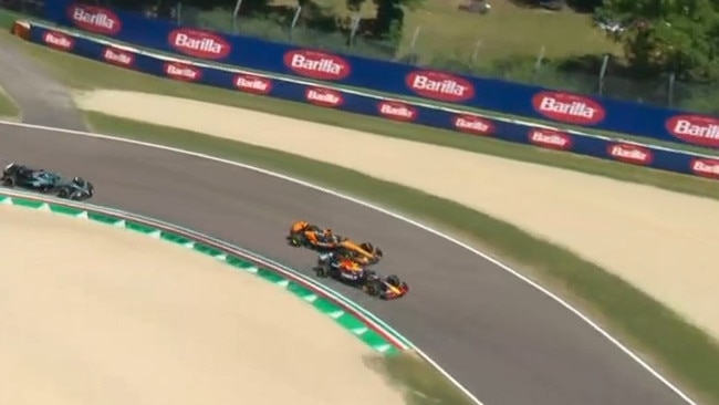 Max Verstappen overtakes Oscar Piastri on the first lap. Photo: Fox Sports.
