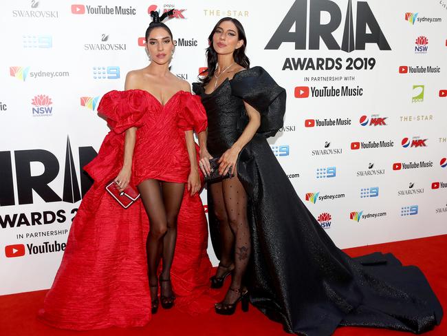 Jess and Lisa Origliasso made a dig about their recent Qantas drama, which saw them removed from a flight. Picture: Toby Zerna