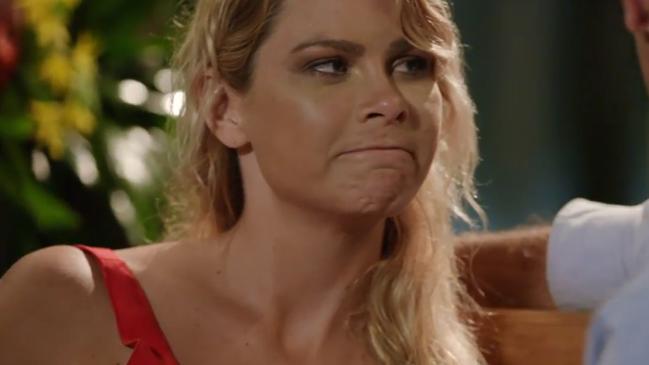 Jake: I love you. Megan: *Read at 7.12pm*
