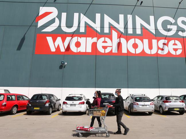 SYDNEY, AUSTRALIA - NewsWire Photos, SEPTEMBER, 27 2021: People are seen at Bunnings in Alexandria as Covid-19 restrictions ease in Sydney. Picture: NCA NewsWire / Gaye Gerard