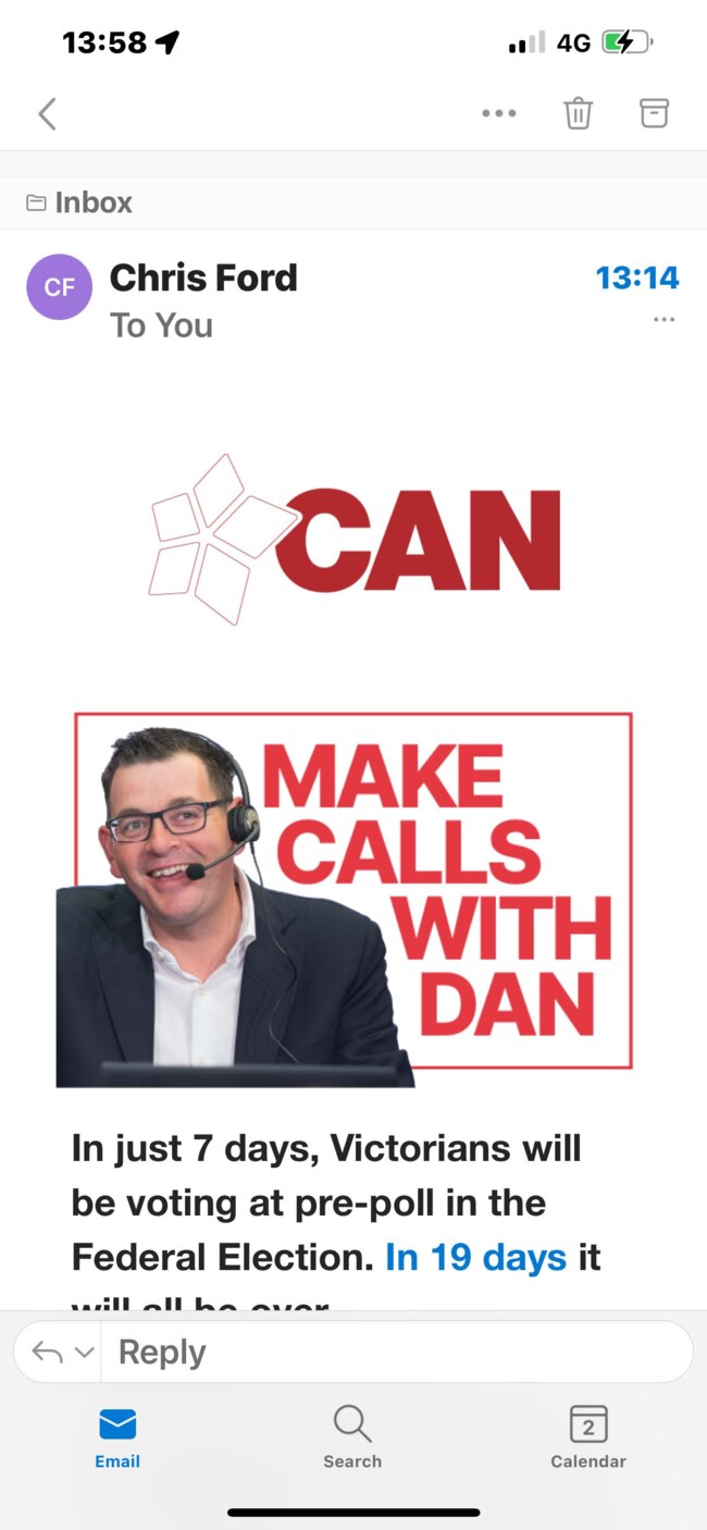 Daniel Andrews hits the phones for the federal election.