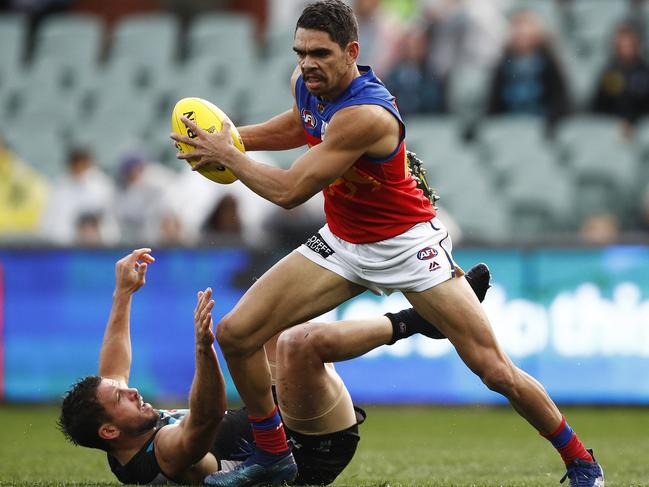 Charlie Cameron shrugs off a tackle from Travis Boak.