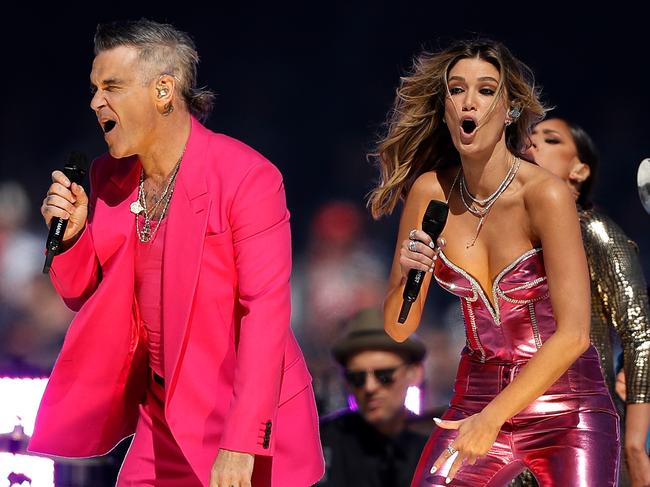 Robbie Williams and Delta Goodrem perform at he 2022 AFL Grand Final. Picture: Getty