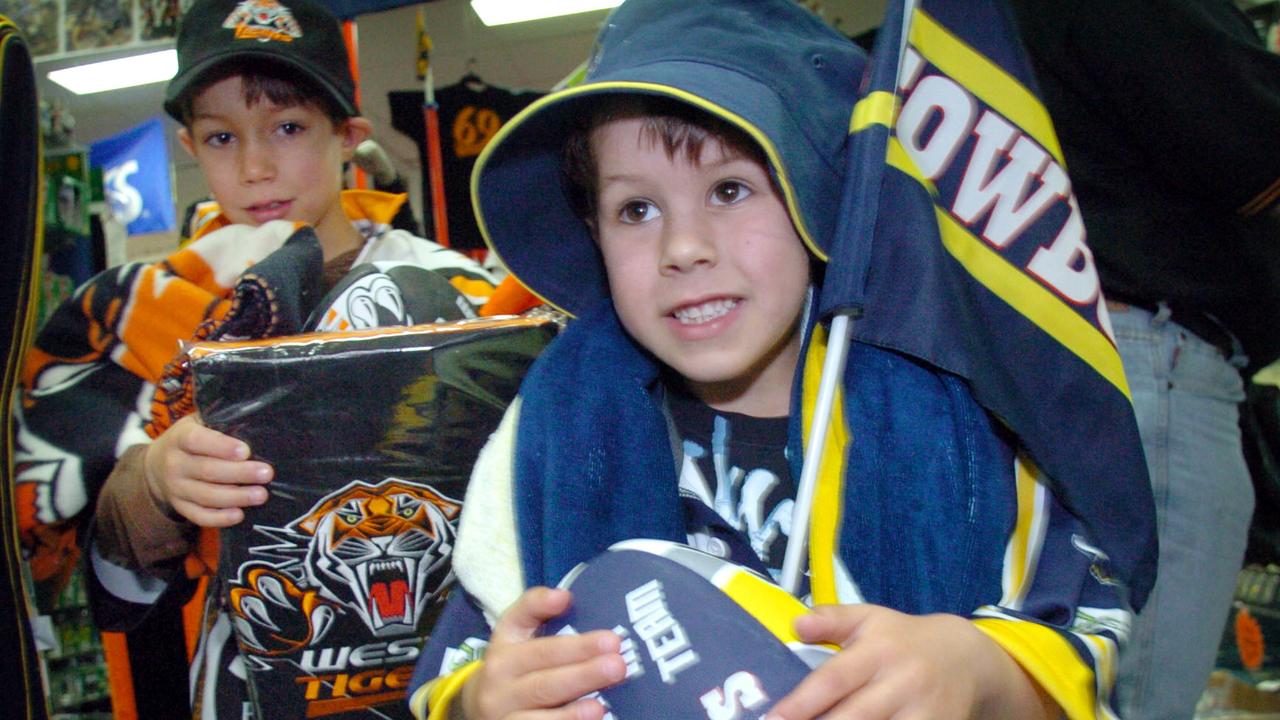 Excited brothers shop for gear ahead of the 2005 NRL grand final.