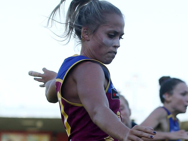 AFLW. Carlton v Brisbane Lions at Ikon Park, Carlton . Kaitlyn Ashmore through 50 .Pic : Michael Klein