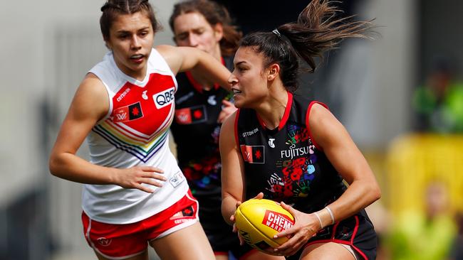 Alana Barba looks to send the ball downfield for the Bombers. Pictures: Dylan Burns/AFL Photos via Getty Images