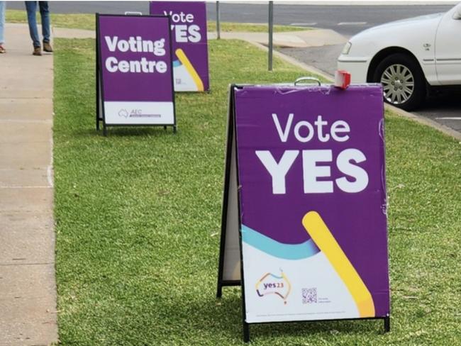 Purple Yes23 signs cited by the AEC for being too similar to Australian Electoral Commission signage (source: Twitter)