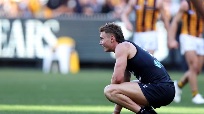 MELBOURNE, AUGUST 11, 2024: 2024 AFL Football - Round 22 - Carlton Blues V Hawthorn Hawks at the MCG. Patrick Cripps of the Blues drops his head on the siren. Picture: Mark Stewart