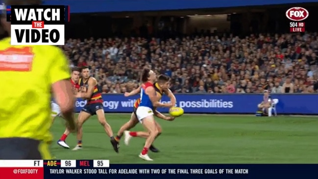 Fresh vision of controversial footy call (Fox Footy)