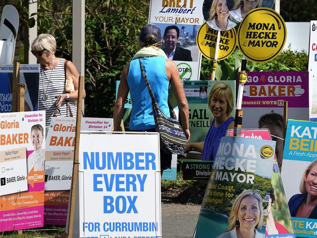 Local residents arrive to vote at a polling booth in Tugun on the Gold Coast, Thursday, March 26, 2020. Queensland's local government elections are due to be held on Saturday despite the threat of the Coronavirus (COVID-19). (AAP Image/Dave Hunt) NO ARCHIVING