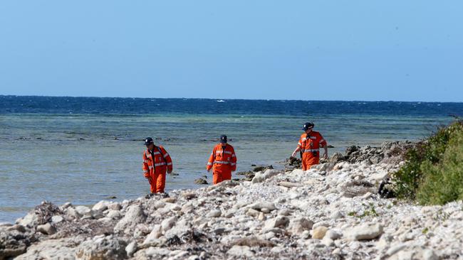 State Emergency Service workers search the shore for any trace of Mr Kellett. Picture: Simon Cross