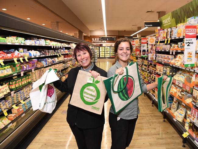 Lara Tumilovics and Amanda Mcintyre at Woolworths Shopping complex in Toorak, Melbourne, which is among the first stores in Victoria to phase out plastic bags. Picture: AAP