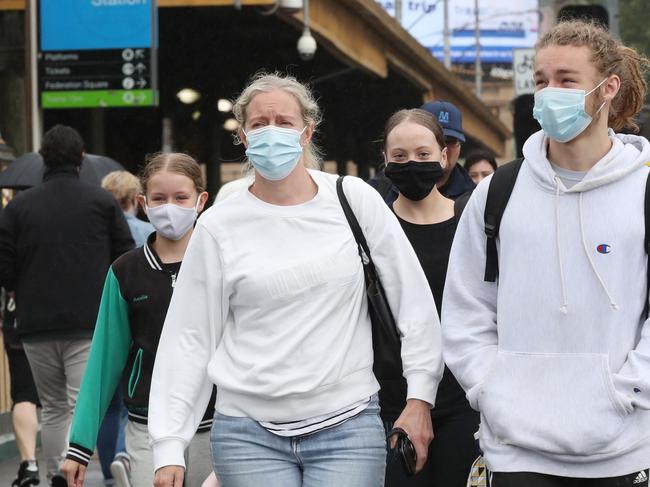 MELBOURNE, AUSTRALIA- NewsWire Photos JANUARY 4, 2021: People are again wearing masks in Melbourne CBD as the city deals with another COVID outbreak.Picture: NCA NewsWire/ David Crosling