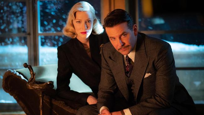 Cate Blanchett and Bradley Cooper in Nightmare Alley. Picture: TSG Entertainment