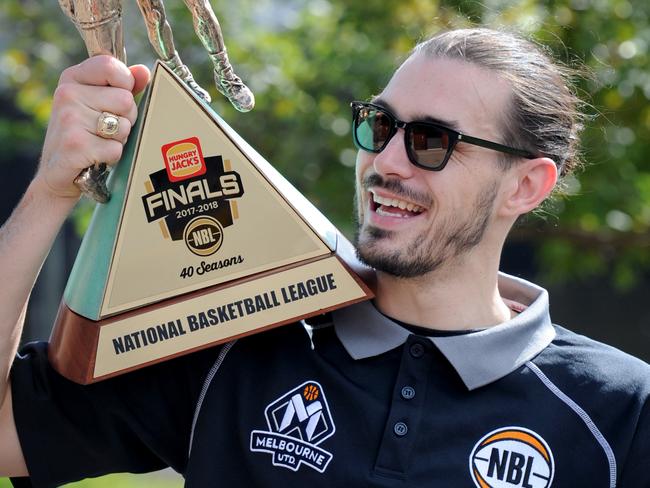 Two-time NBL winner Chris Goulding remains with Melbourne United after  inking new three-year deal