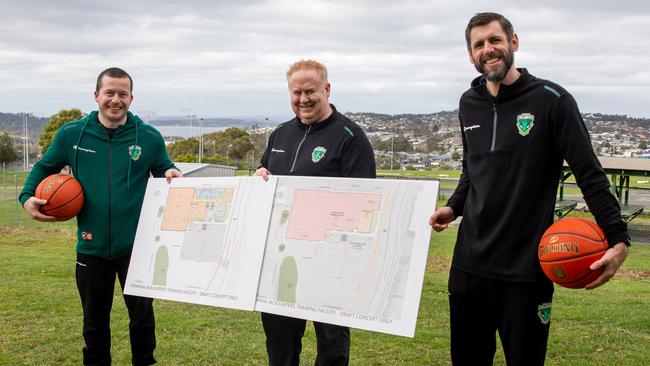 Weeks is one of three assistant coaches at the JackJumpers, alongside Jack Fleming (left) and Mark Radford (middle). Picture: Linda Higginson