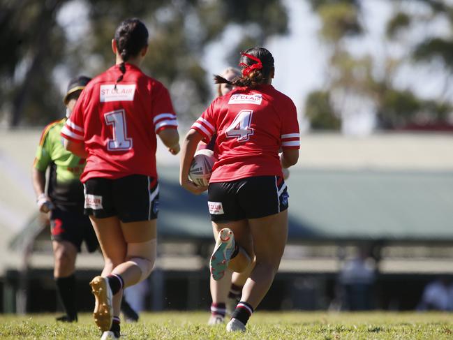 St Clair’s Serah Poloaalii charges the ball forward. Picture Warren Gannon Photography