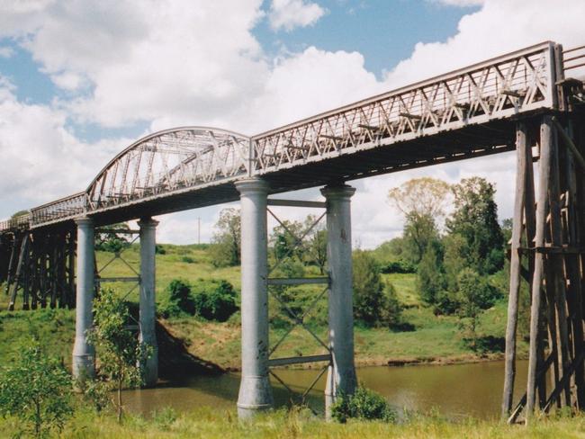 Fraser Coast Visitors Guide: Dickabram Bridge.