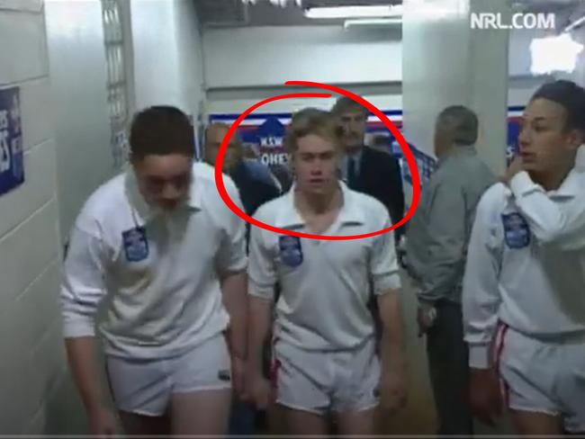 Grant Denyer heads out onto the MCG ahead of the NSW team prior to Origin II in 1995.