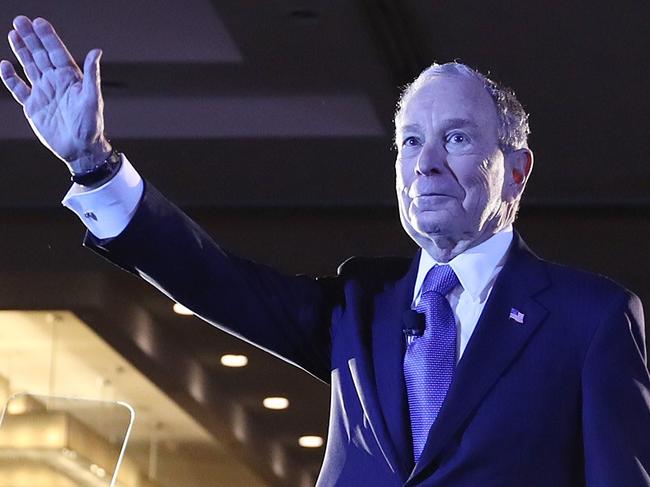 MCLEAN, VA - FEBRUARY 29: Democratic presidential candidate, former New York City mayor Mike Bloomberg waves to the crowd during a campaign rally held at the Hilton McLean Tysons Corner on February 29, 2020 in McLean, Virginia. Bloomberg is campaigning before voting starts on Super Tuesday, March 3.   Joe Raedle/Getty Images/AFP == FOR NEWSPAPERS, INTERNET, TELCOS & TELEVISION USE ONLY ==