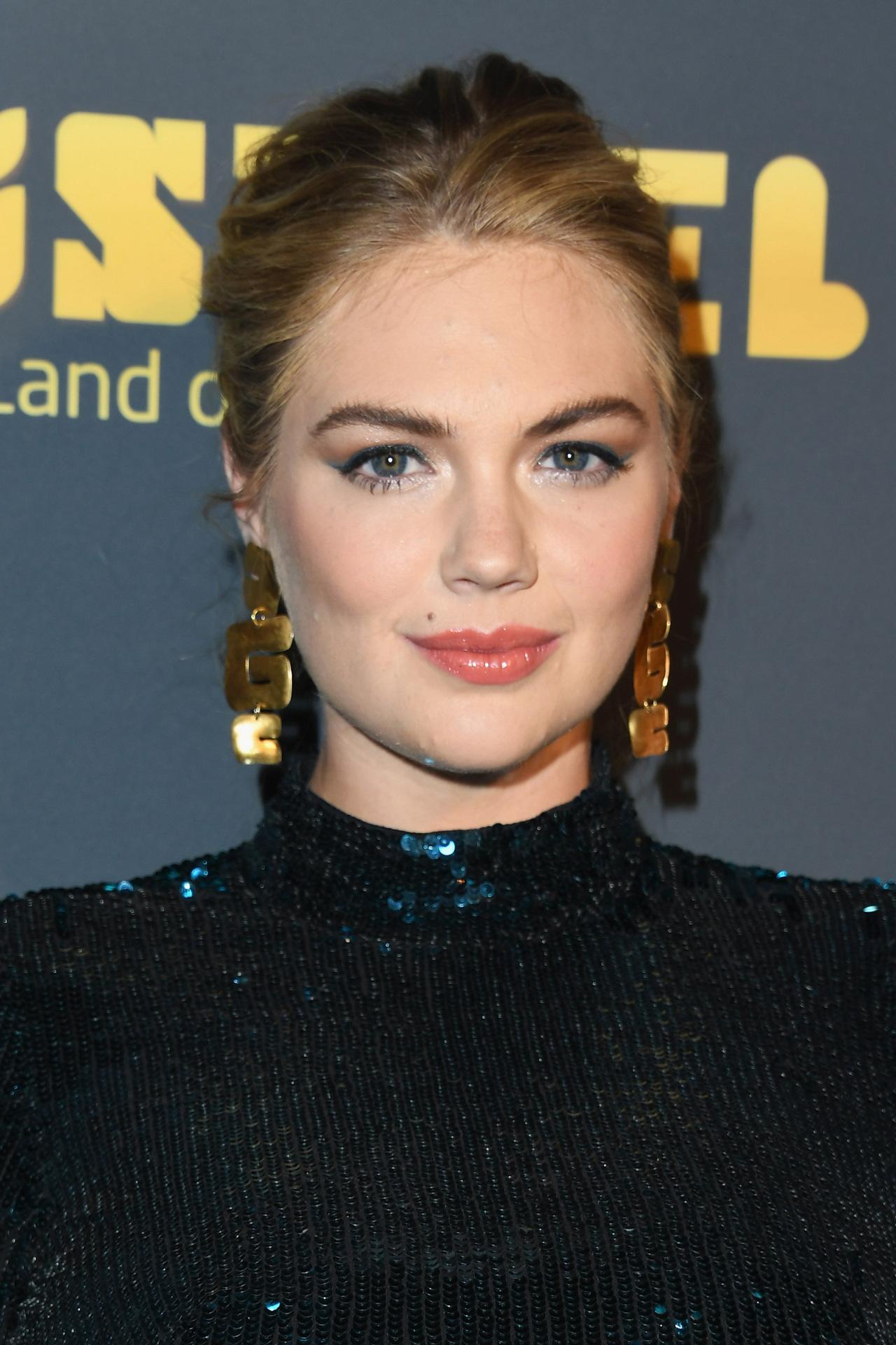 GORGEOUS! Kate Upton lands 1st ever Vogue cover