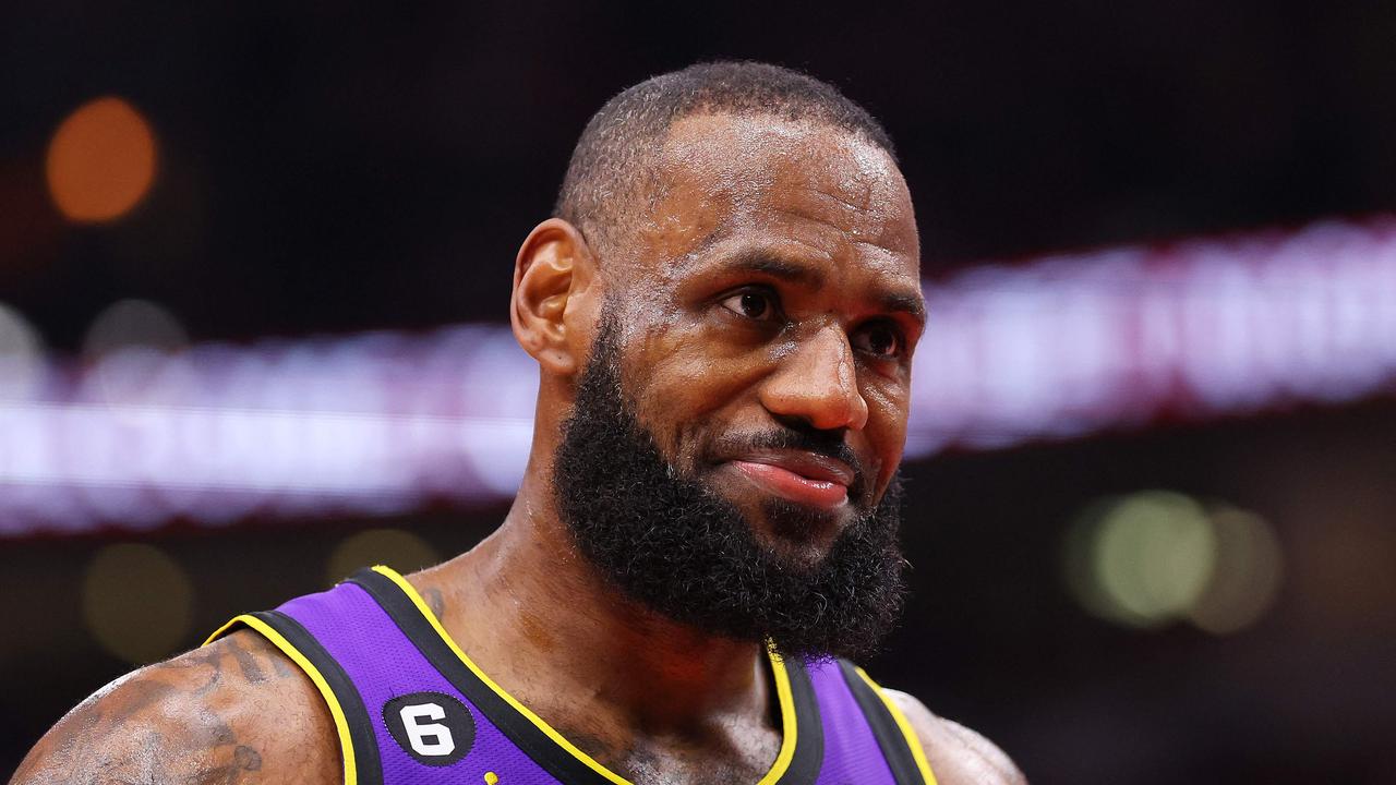 Photo des séries éliminatoires, tournoi de barrage, Lakers de Los Angeles, triple-double de LeBron James, les Timberwolves du Minnesota perdent contre les Trail Blazers de Portland