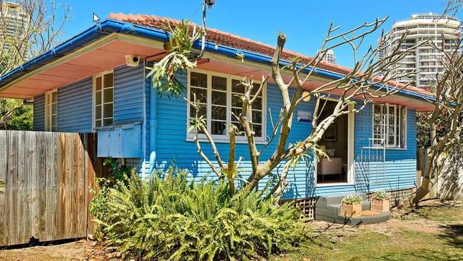 23 River Drive, Surfers Paradise sold at auction for $1.275 million.